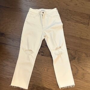 Studio Blue  women’s Sz 28 white distressed crop  Jeans